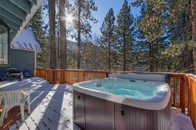 Spacious Mountain Cabin, Large deck with BBQ & Hot Tub (SL161)